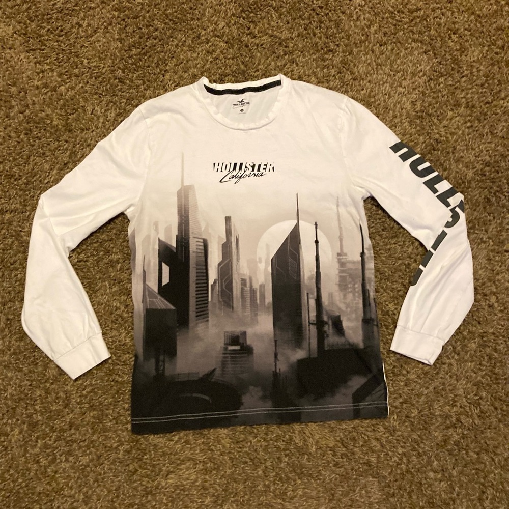 Hollister Men’s Long Sleeve Tee.